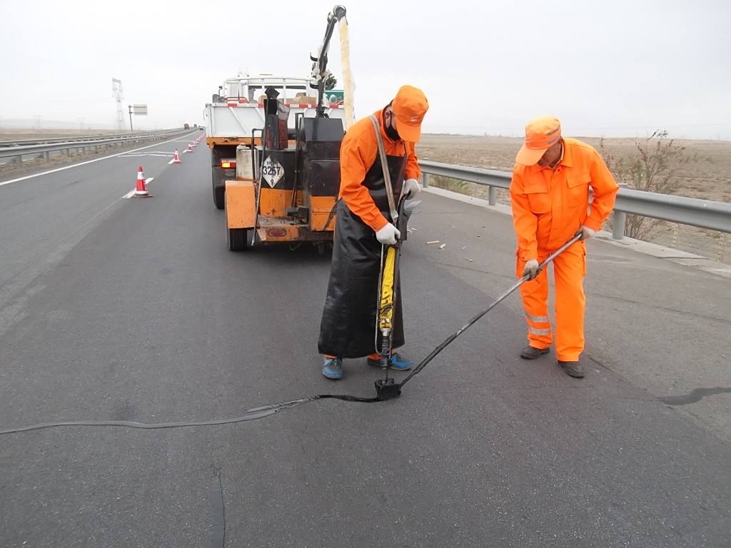 相关部门对公路的检测