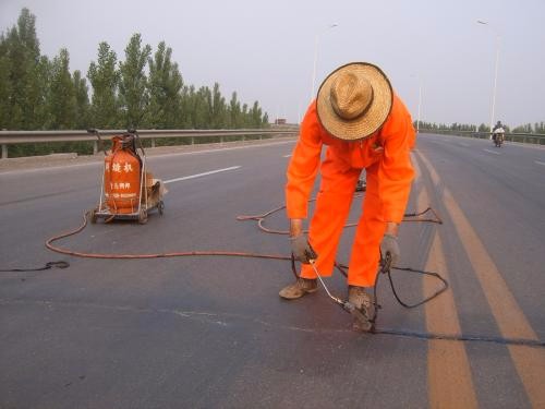 道路密封胶应该如何施工施工步骤